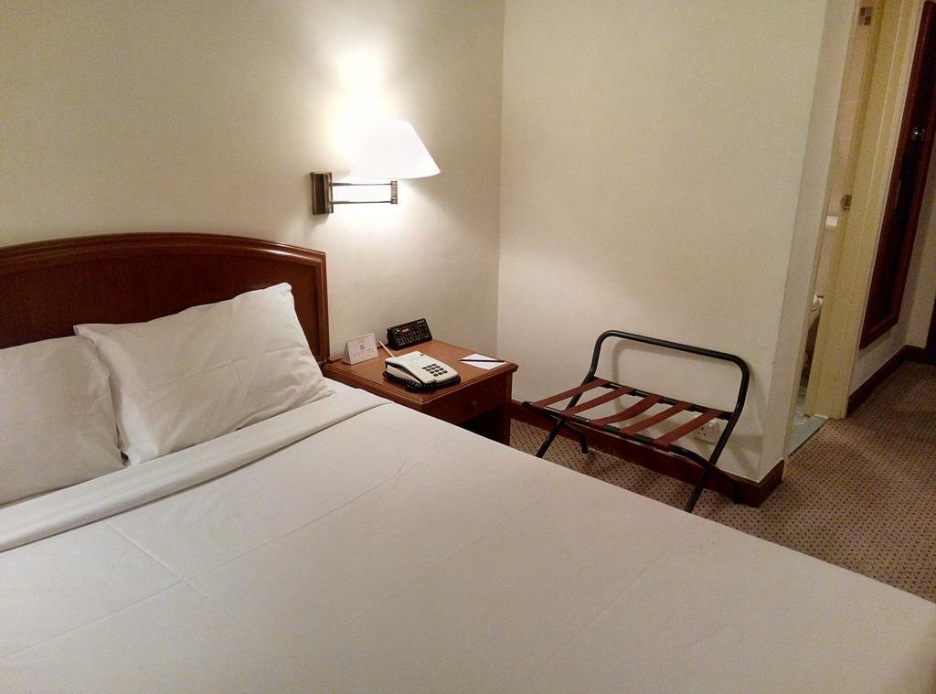 Mandarin Court Hotel Kuala Lumpur Room photo